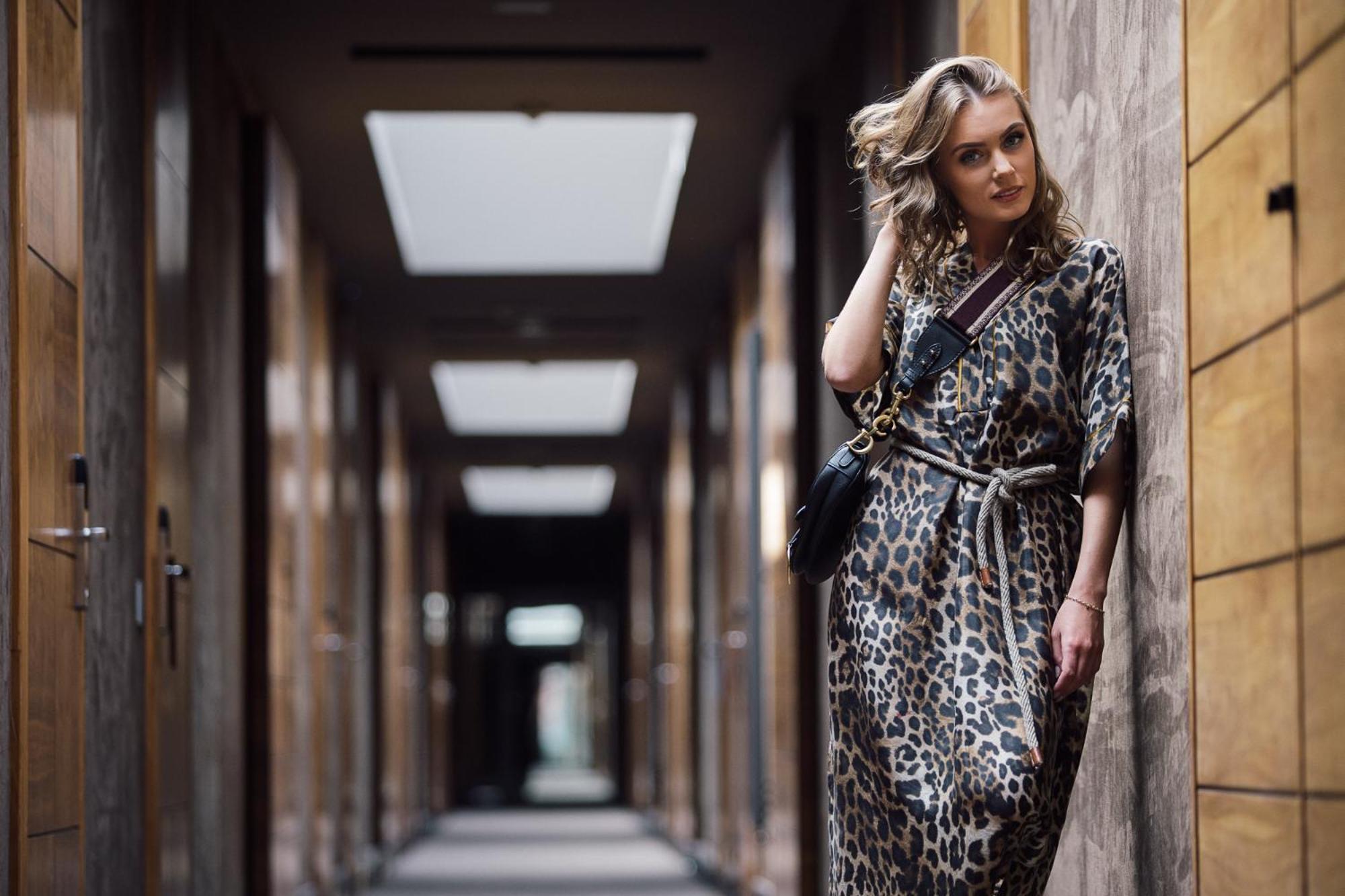 City Park Hotel & Residence Poznań Eksteriør billede A woman wearing a kaftan